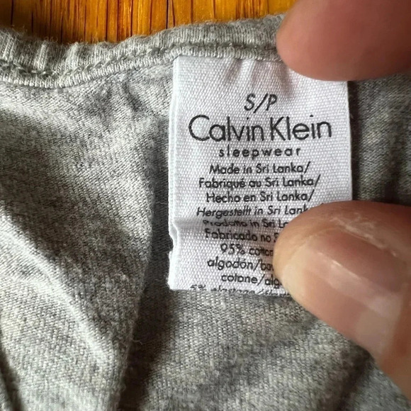 Calvin Klein workout tank - Picture 4 of 4